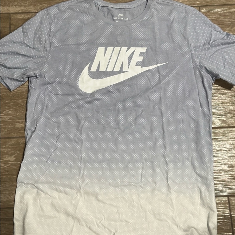 Nike Men's Light Blue and White Gradient Tee